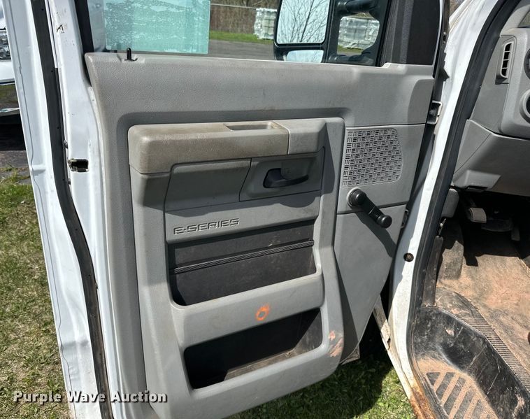 image for item DQ0831 2012 Ford  E150 van