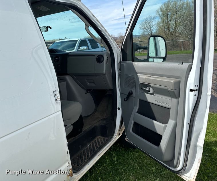 image for item DQ0831 2012 Ford  E150 van