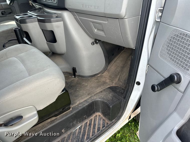 image for item DQ0831 2012 Ford  E150 van