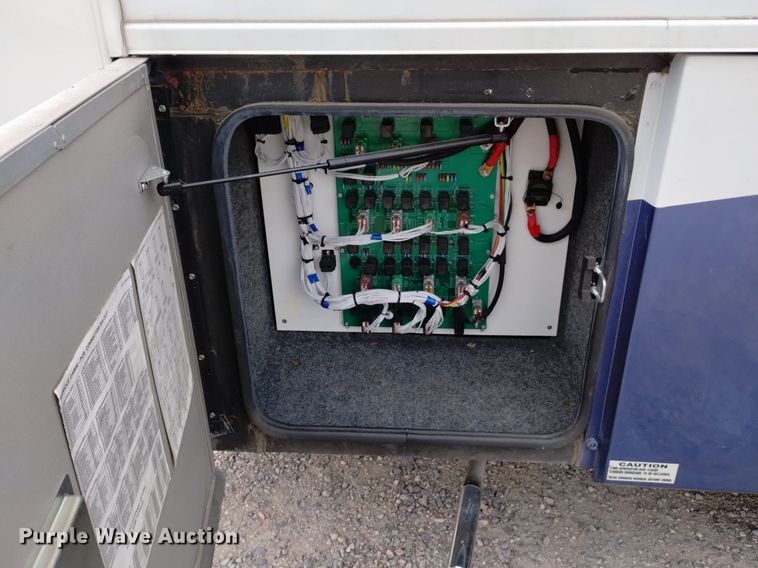 image for item DQ6107 2009 Safari  Cheetah RV