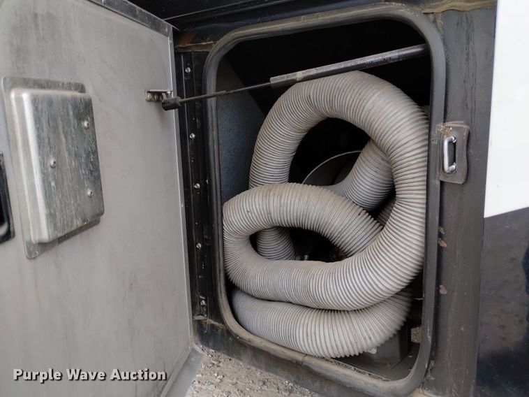 image for item DQ6107 2009 Safari  Cheetah RV