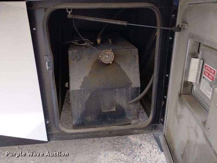 image for item DQ6107 2009 Safari  Cheetah RV