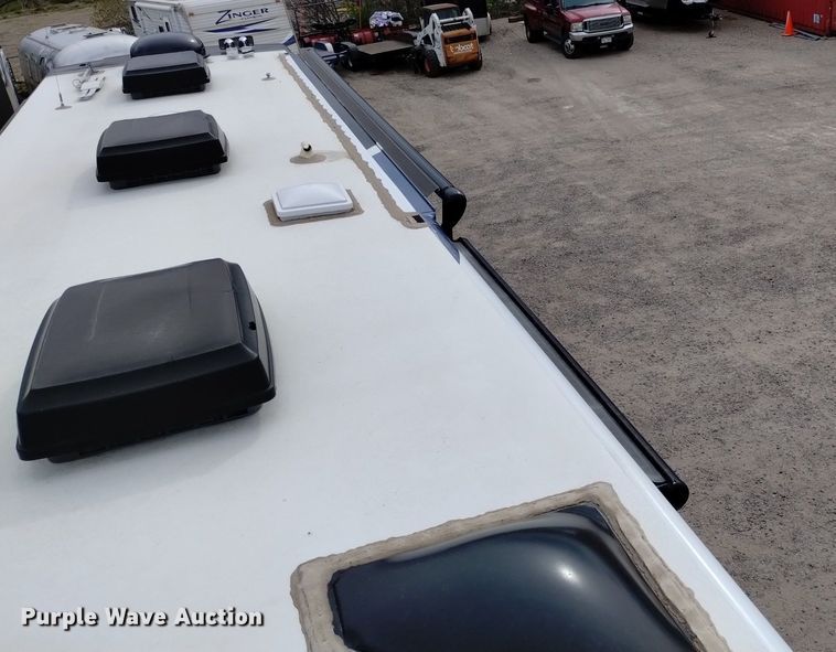 image for item DQ6107 2009 Safari  Cheetah RV