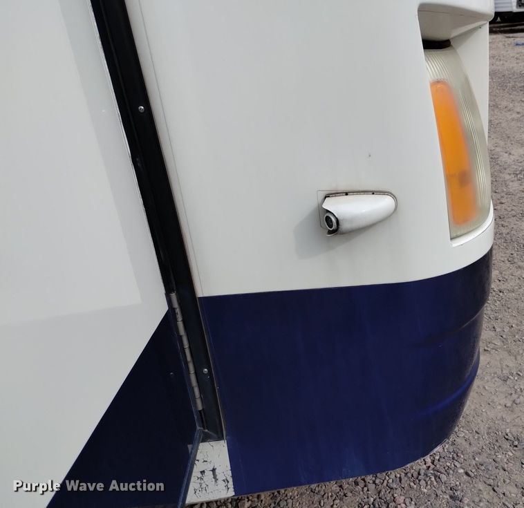 image for item DQ6107 2009 Safari  Cheetah RV