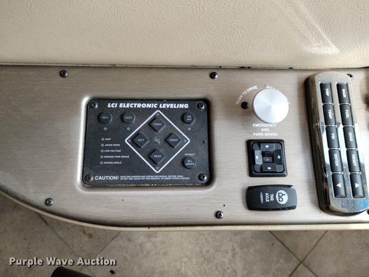 image for item DQ6107 2009 Safari  Cheetah RV