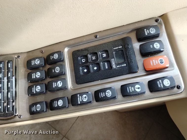 image for item DQ6107 2009 Safari  Cheetah RV