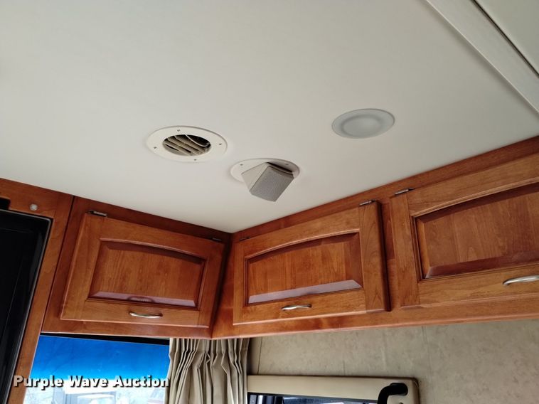 image for item DQ6107 2009 Safari  Cheetah RV