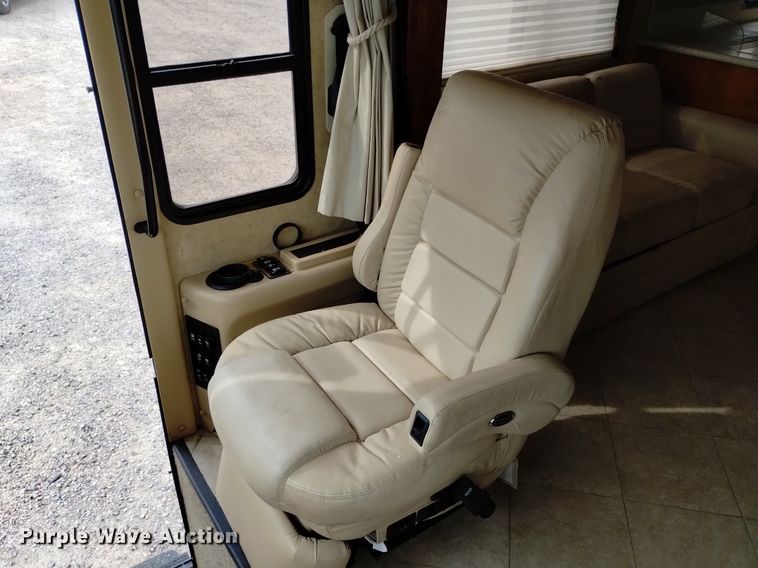 image for item DQ6107 2009 Safari  Cheetah RV