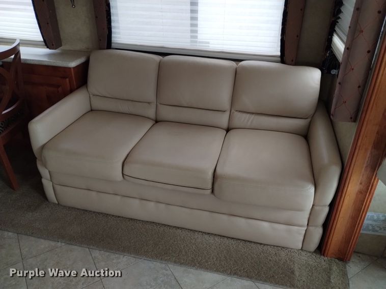 image for item DQ6107 2009 Safari  Cheetah RV