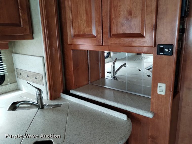 image for item DQ6107 2009 Safari  Cheetah RV