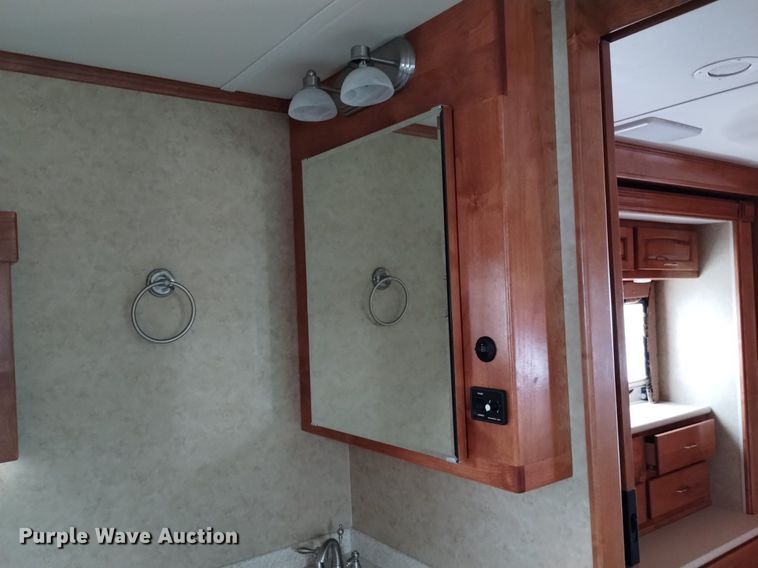 image for item DQ6107 2009 Safari  Cheetah RV