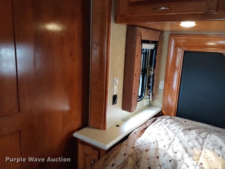 image for item DQ6107 2009 Safari  Cheetah RV