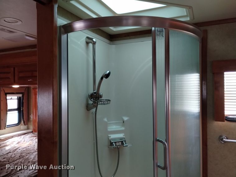 image for item DQ6107 2009 Safari  Cheetah RV