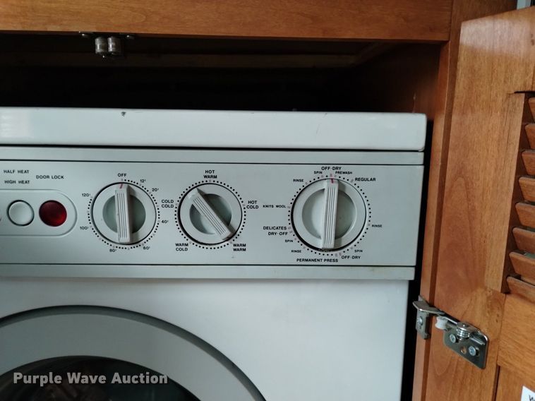 image for item DQ6107 2009 Safari  Cheetah RV