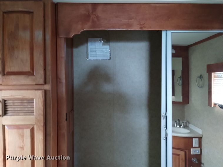 image for item DQ6107 2009 Safari  Cheetah RV