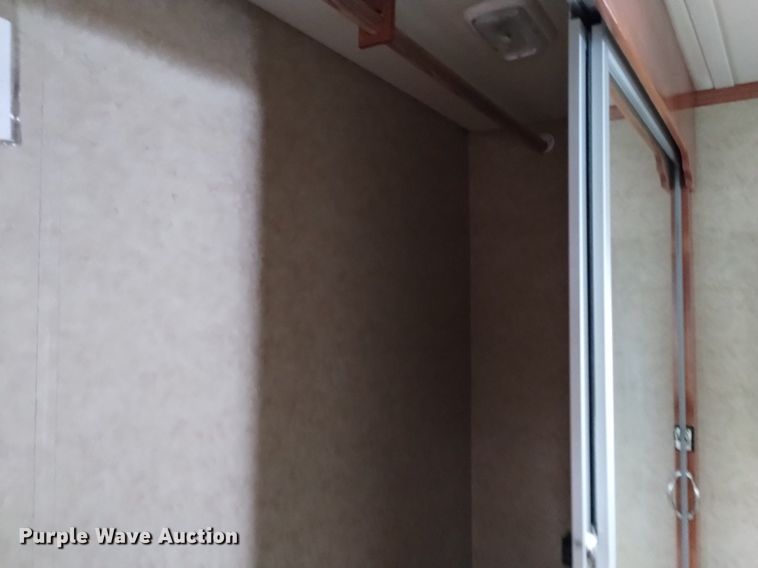 image for item DQ6107 2009 Safari  Cheetah RV