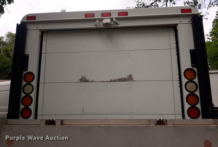 image for item DQ7066 2004 Workhorse  P42 delivery truck