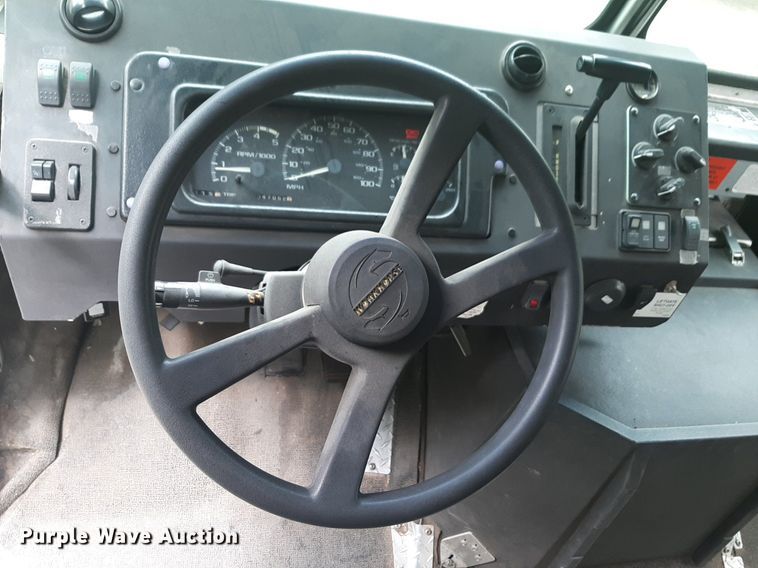 image for item DQ7066 2004 Workhorse  P42 delivery truck