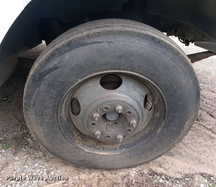 image for item DQ7066 2004 Workhorse  P42 delivery truck