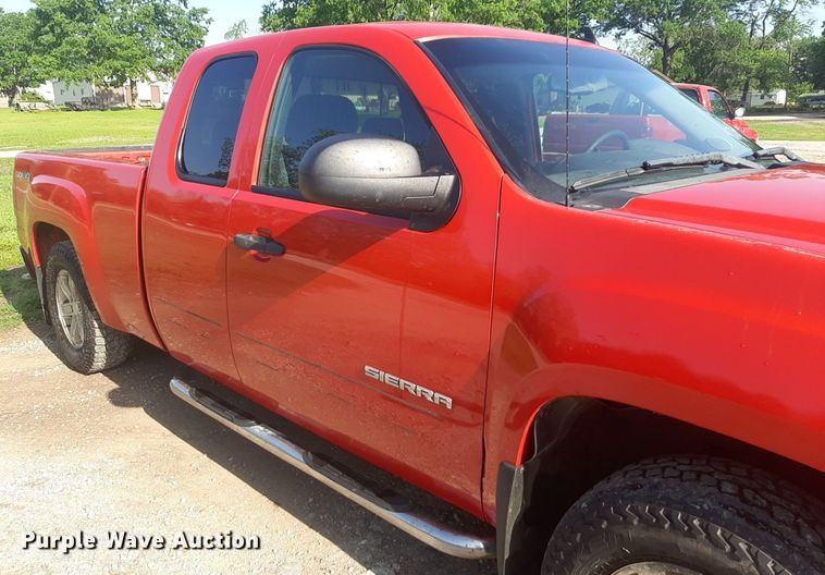 image for item DQ7099 2011 GMC Sierra 1500 Ext. Cab pickup truck
