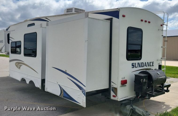 image for item DR4300 2012 Heartland Sundance 3300CK camper