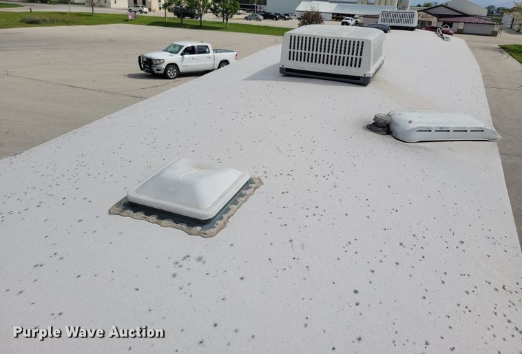 image for item DR4300 2012 Heartland Sundance 3300CK camper