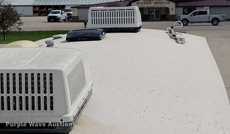 image for item DR4300 2012 Heartland Sundance 3300CK camper