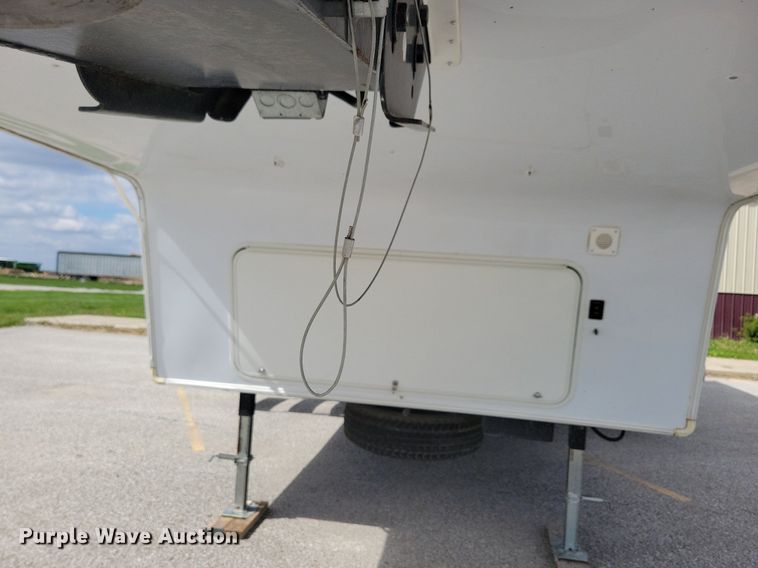 image for item DR4300 2012 Heartland Sundance 3300CK camper