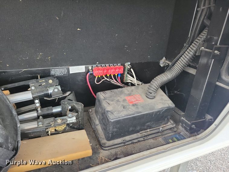 image for item DR4300 2012 Heartland Sundance 3300CK camper