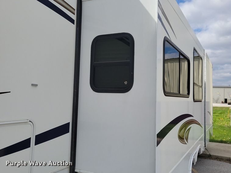 image for item DR4300 2012 Heartland Sundance 3300CK camper