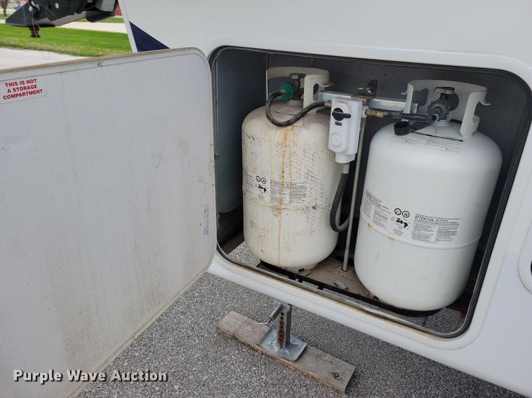 image for item DR4300 2012 Heartland Sundance 3300CK camper