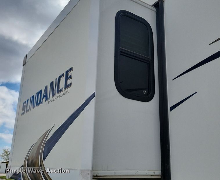 image for item DR4300 2012 Heartland Sundance 3300CK camper