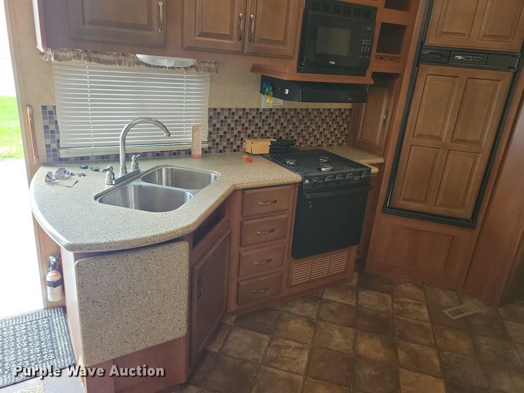 image for item DR4300 2012 Heartland Sundance 3300CK camper