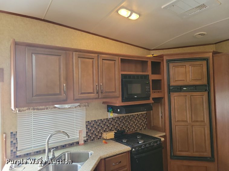 image for item DR4300 2012 Heartland Sundance 3300CK camper