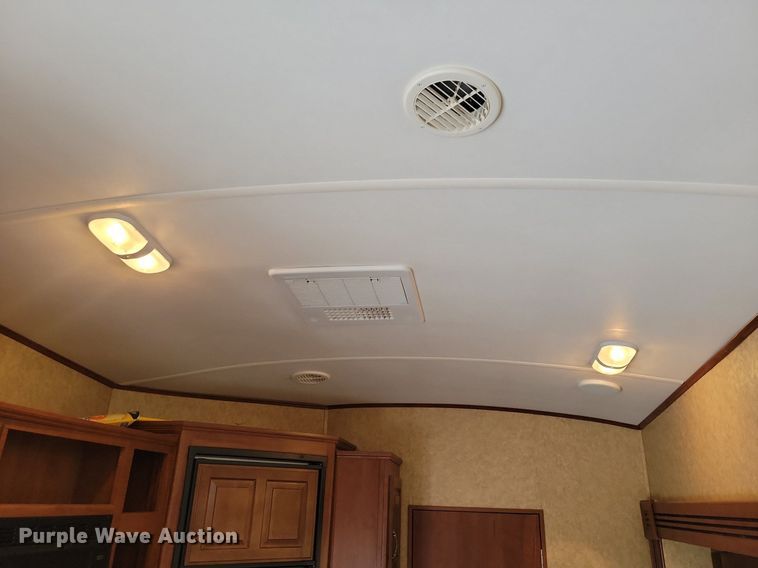 image for item DR4300 2012 Heartland Sundance 3300CK camper