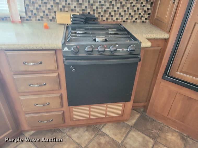 image for item DR4300 2012 Heartland Sundance 3300CK camper