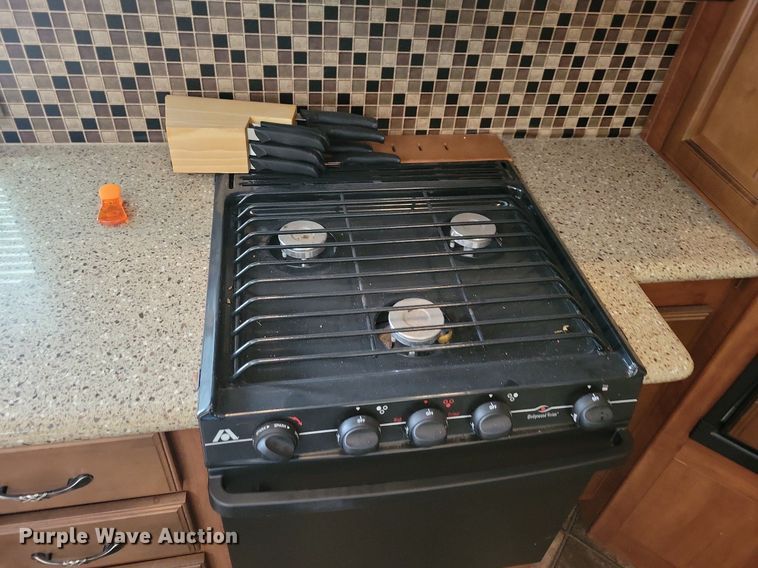 image for item DR4300 2012 Heartland Sundance 3300CK camper