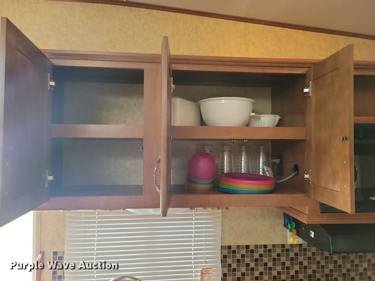 image for item DR4300 2012 Heartland Sundance 3300CK camper