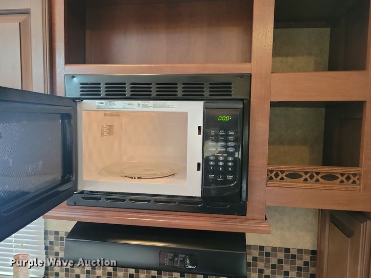 image for item DR4300 2012 Heartland Sundance 3300CK camper