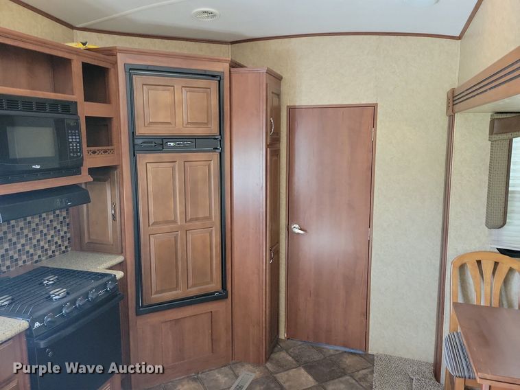 image for item DR4300 2012 Heartland Sundance 3300CK camper