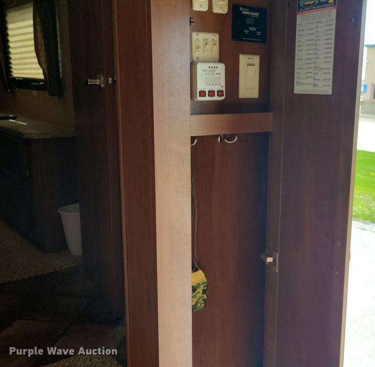 image for item DR4300 2012 Heartland Sundance 3300CK camper