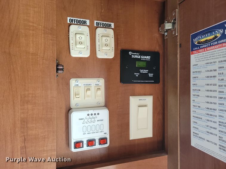 image for item DR4300 2012 Heartland Sundance 3300CK camper