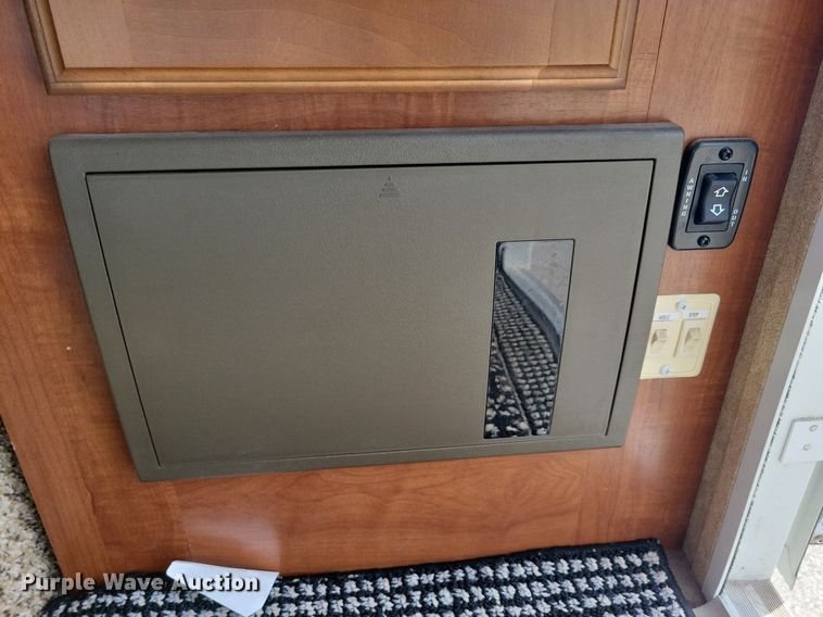 image for item DR4300 2012 Heartland Sundance 3300CK camper