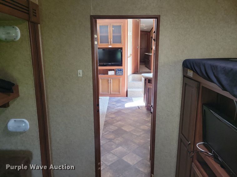 image for item DR4300 2012 Heartland Sundance 3300CK camper