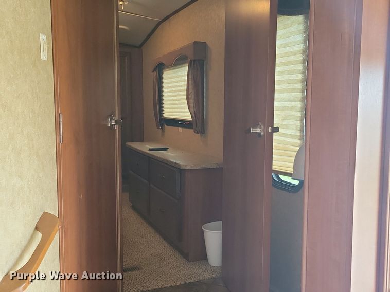 image for item DR4300 2012 Heartland Sundance 3300CK camper