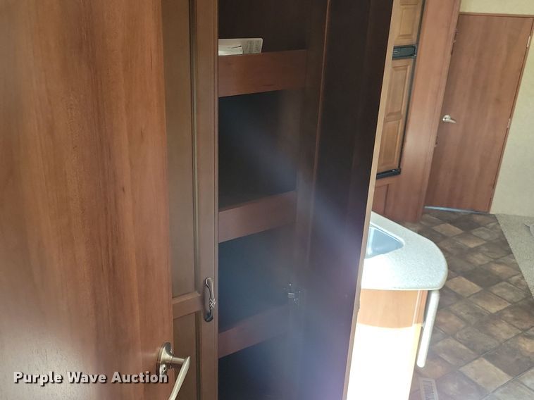 image for item DR4300 2012 Heartland Sundance 3300CK camper