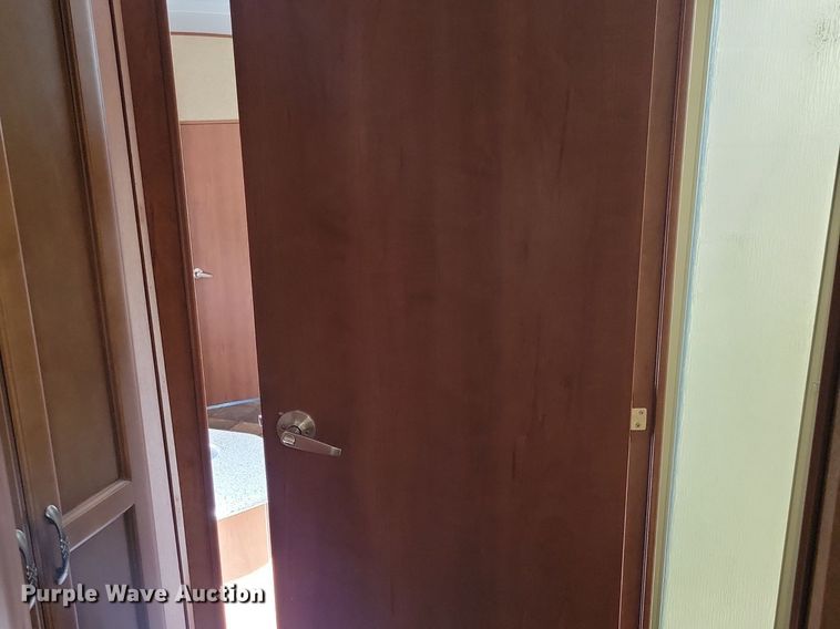 image for item DR4300 2012 Heartland Sundance 3300CK camper