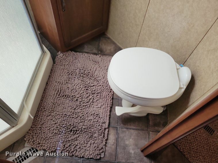 image for item DR4300 2012 Heartland Sundance 3300CK camper