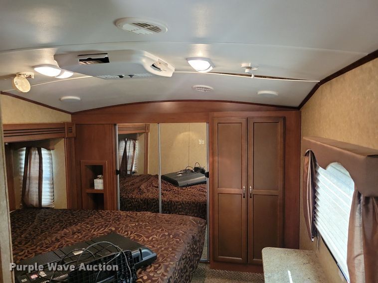 image for item DR4300 2012 Heartland Sundance 3300CK camper