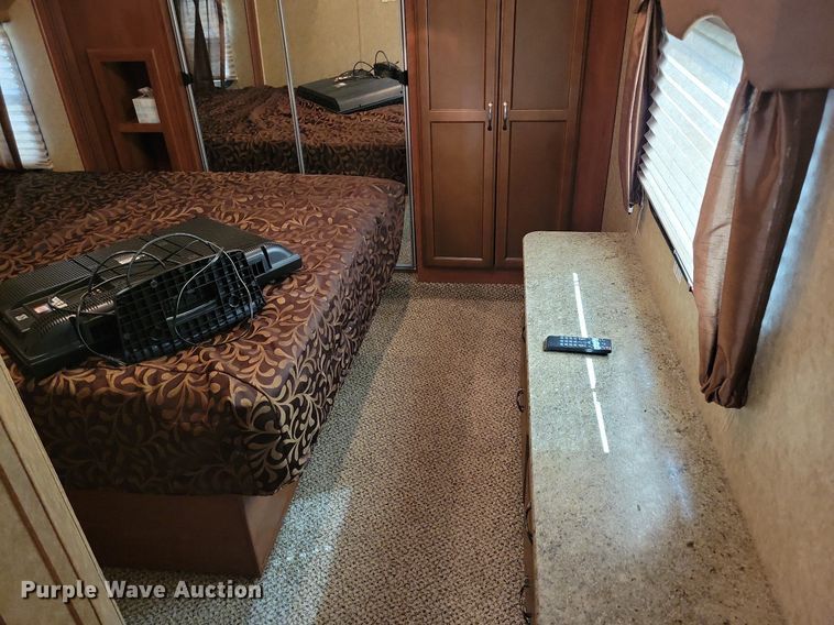 image for item DR4300 2012 Heartland Sundance 3300CK camper